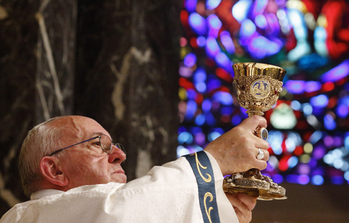 Pope challenges religious to create ministries that inspire young people