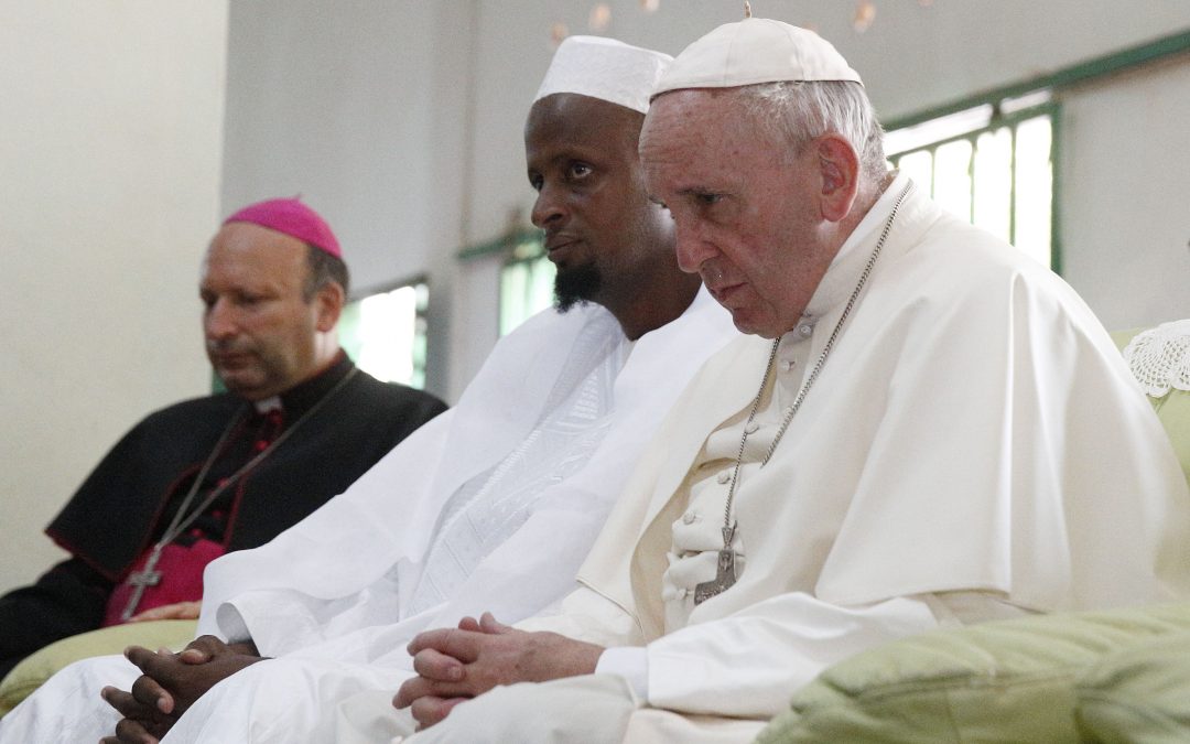 At Bangui mosque and Mass, pope prays for ‘salam,’ peace