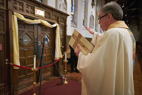 Cathedral Holy Door sealed, will be opened Dec. 13