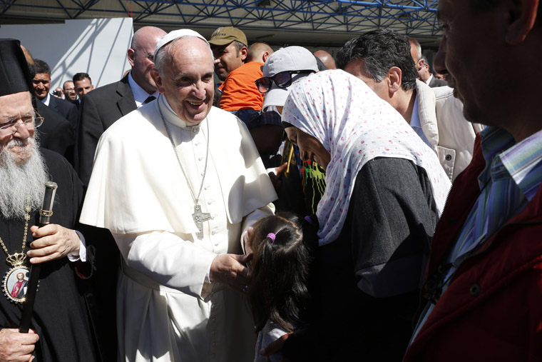 Pope prays for refugees, brings 12 Syrians back to Rome