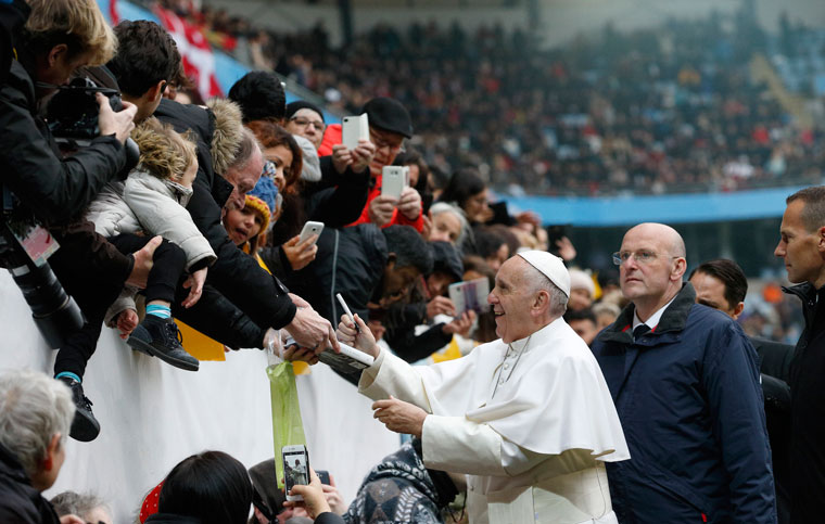 20161118t1049-0751-cns-pope-church-ecumenism