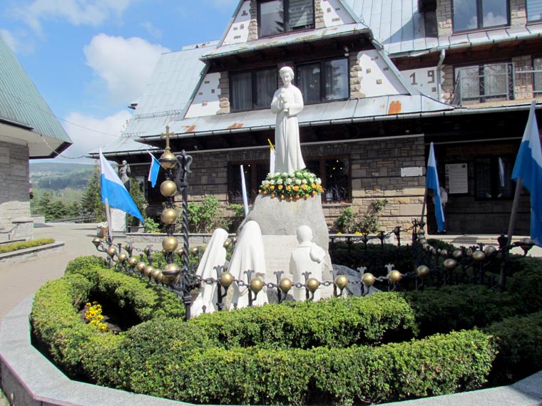 Camillus couple moved by memorials in Poland