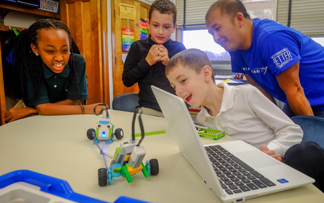 Lockheed​ ​Martin​ ​engineers​ ​bring​ ​Lego​ ​WeDo​ ​to​ ​St.​ ​James​ ​School