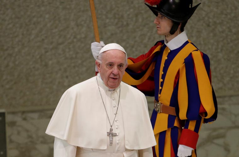 Get to Mass early; don’t calculate how late you can be, pope says
