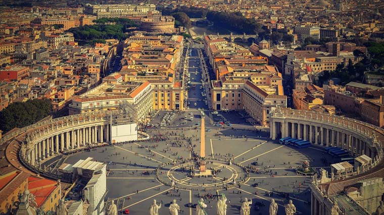 God does not lead us into temptation, Satan does, pope says