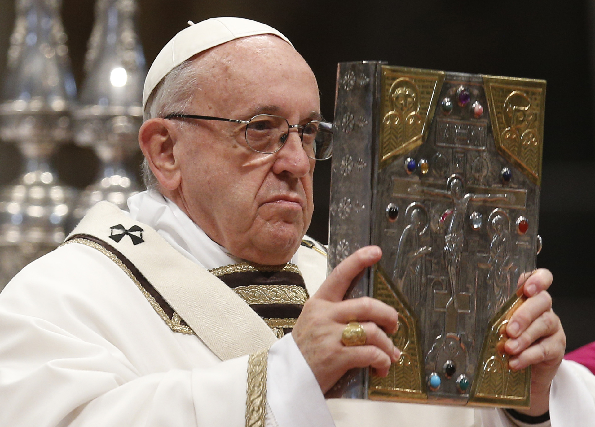 POPE HOLY THURSDAY CHRISM