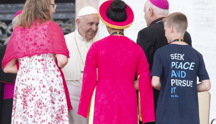 POPE ALTAR SERVERS AUDIENCE