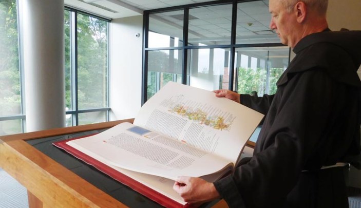NEW YORK BIBLE DISPLAY