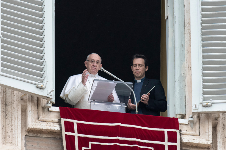 Resource not risk: Pope reflects on using social media for good