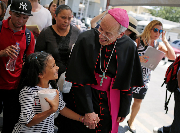 BISHOP SEITZ TEXAS BRIDGE ASYLUM-SEEKERS