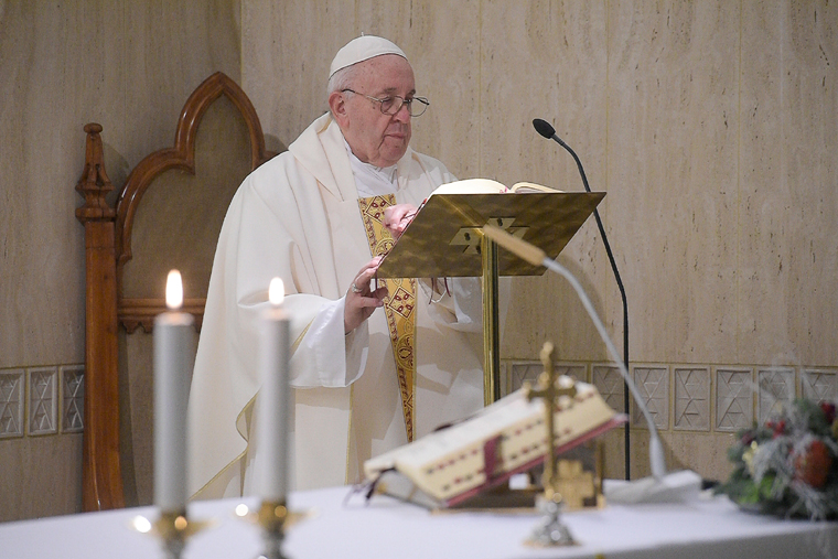 Pope prays for pastors to find ways to minister amid pandemic