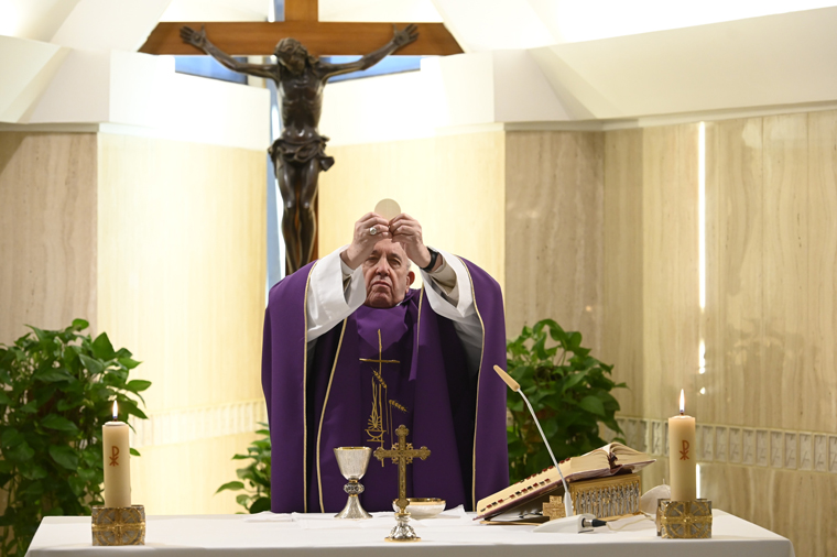Pope offers Mass for those living in fear of pandemic