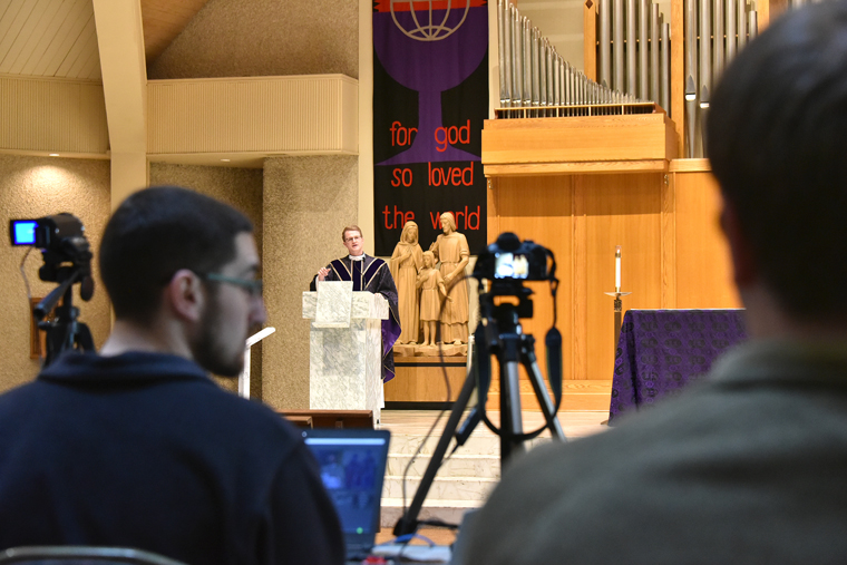 Tech-savvy Catholics help faithful tap into their parishes’ online Masses