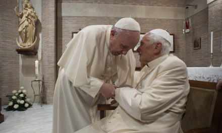 Retired pope has full support of Pope Francis, aide says