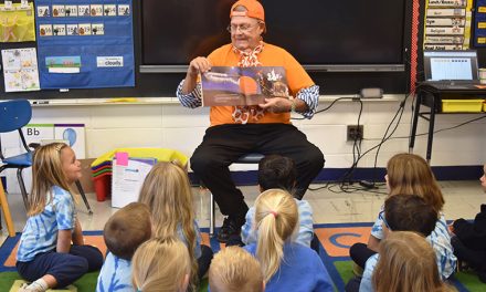 IC School’s special reader visits kindergarten class