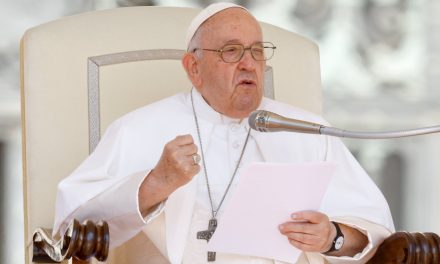 Pope says carrying the cross, Jesus asks, ‘Do you love me?’