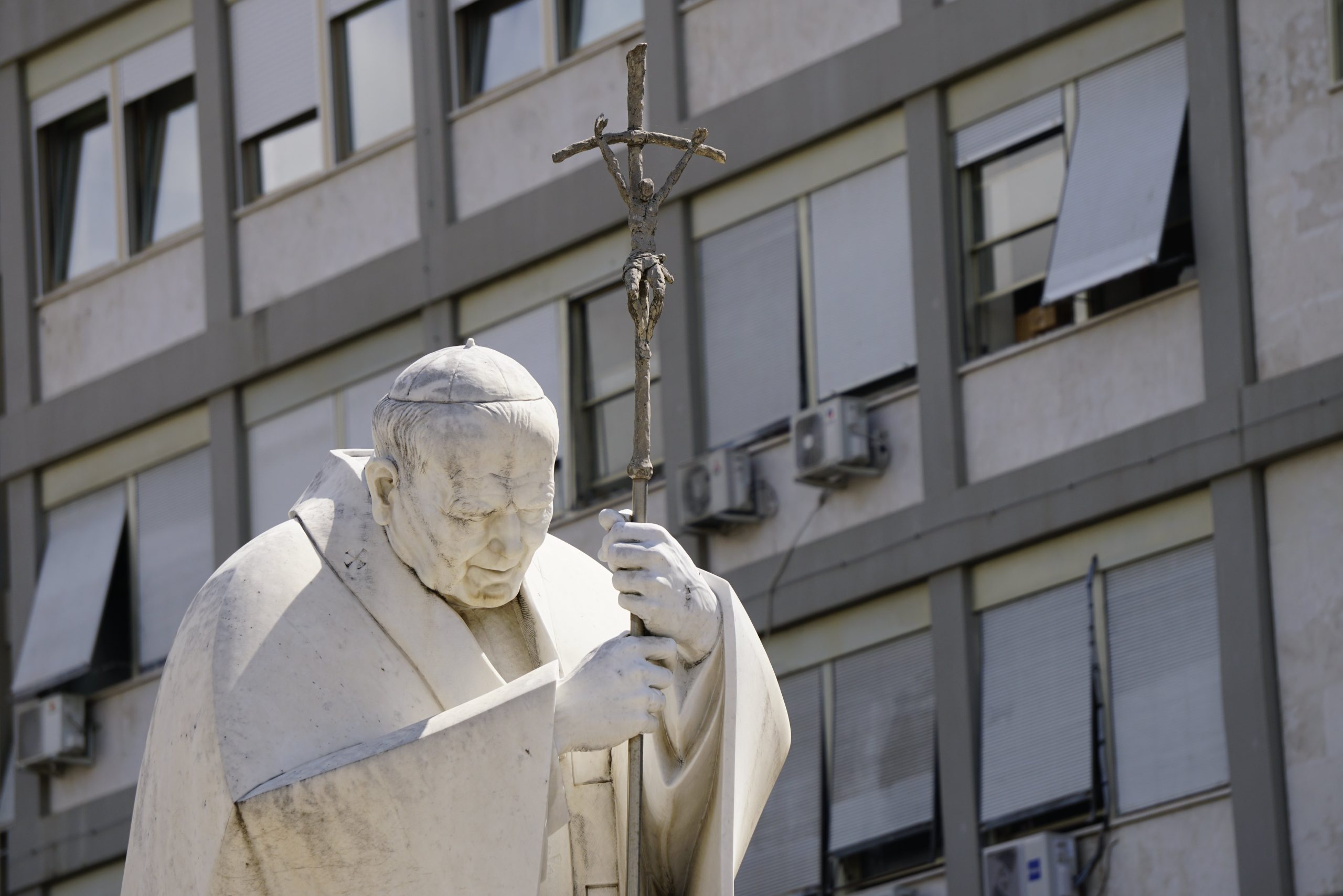 POPE GEMELLI HOSPITAL STATUE