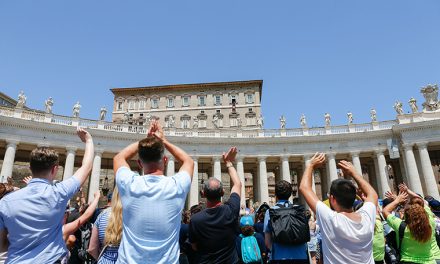 Look to God with childlike wonder, pope says