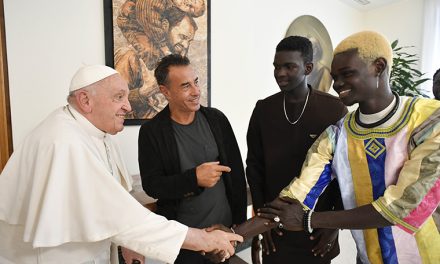 Pope meets award-winning actor, director of film on migrants