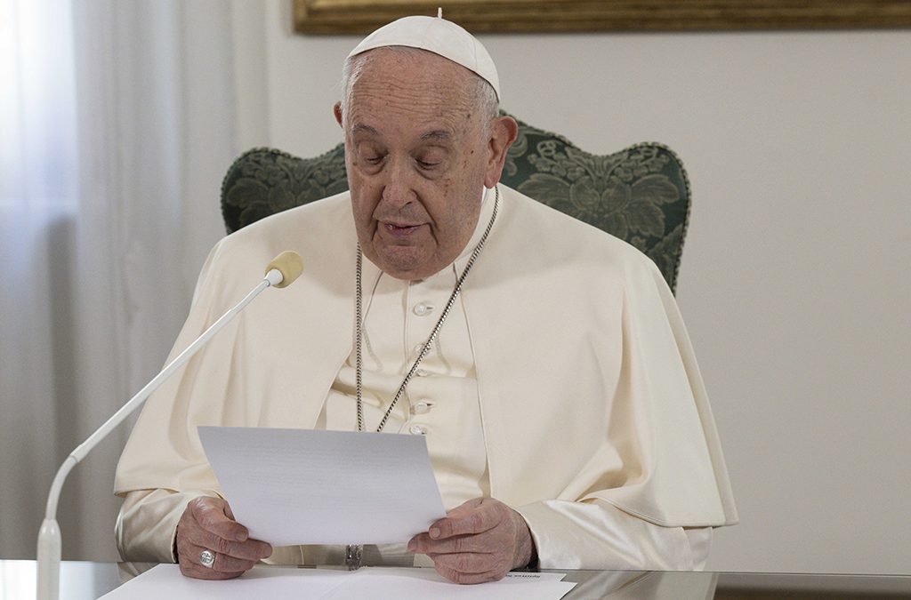 Fighting in Holy Land, bombing in Philippines prompt papal prayers