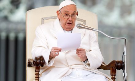 God responds generously to people’s shortcomings, pope says at Angelus