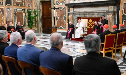 Family, community, are key to overcoming secularism, pope says