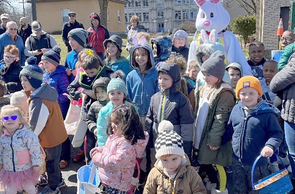 Sunshine greets Utica  egg-hunters