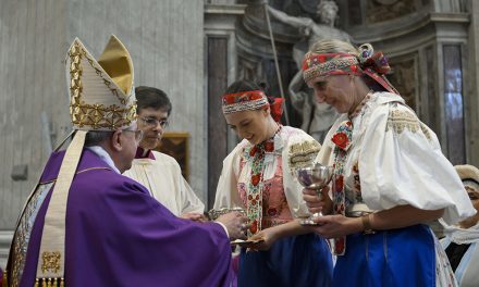 Jubilee renewal of faith builds confidence in God’s presence, pope says