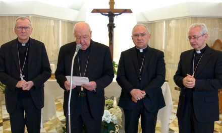 US cardinal announces pope’s death to the world