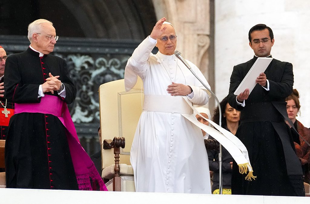 Pope asks priests in diplomatic corps to be witnesses of hope