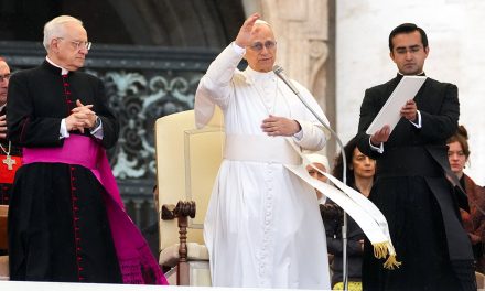 Pope asks priests in diplomatic corps to be witnesses of hope