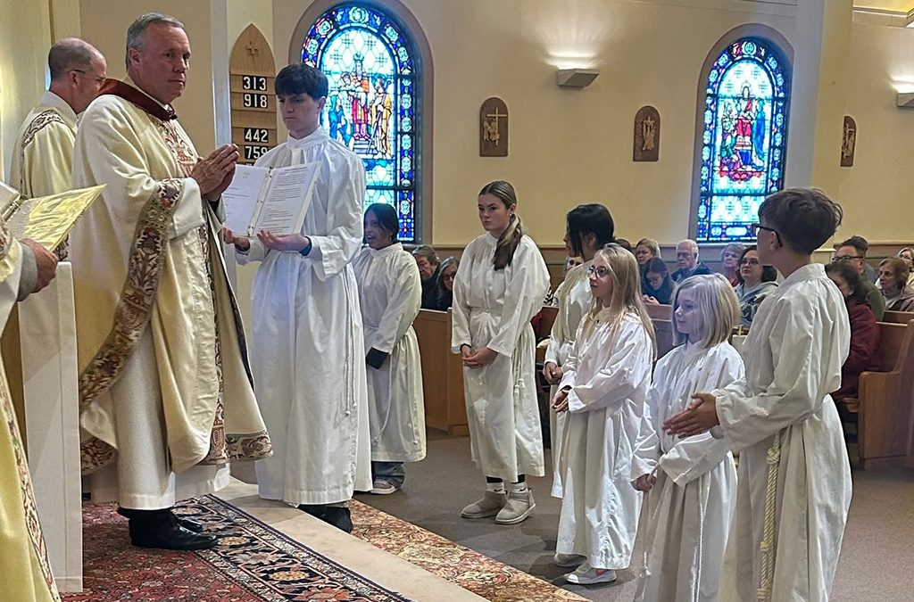 Diocese celebration honors 700 youth altar servers