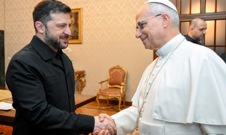 Dialogue, diplomacy can lead to just, lasting peace in Ukraine, pope says